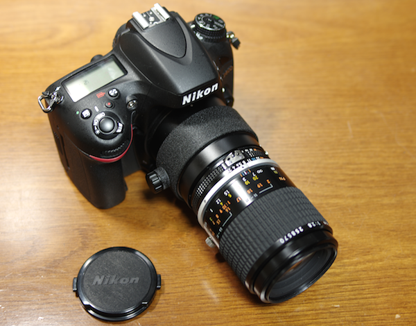 デュプリケート専用機材としてのD600と接写リングにマイクロ105mmF2.8 デコちん出っ張り(内蔵フラッシュ部)、なで肩デザインが好きになれない。