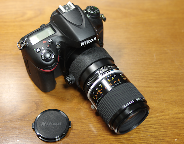 デュプリケート専用機材としてのD600と接写リングにマイクロ105mmF2.8 デコちん出っ張り（内蔵フラッシュ部）、なで肩デザインが好きになれない。